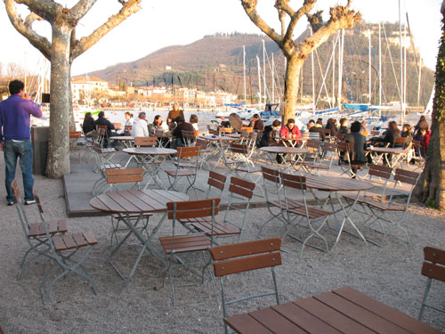 Imbiss am Strand des Gardasee fr Feiern